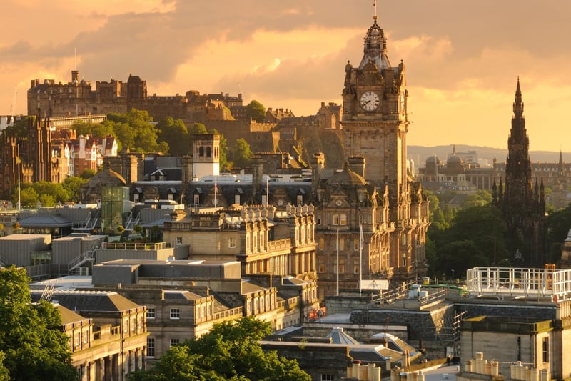 The Old and New Towns of Edinburgh, the historic capital of Scotland, gained UNESCO World Heritage status in 1996. The Old Town has retained its medieval street plan and boasts many of the city’s most famous landmarks like Edinburgh Castle or St Giles’ Cathedral (founded in the 12th century) which is where her majesty, Queen Elizabeth II, lay at rest in Scotland before being taken to England. The contrast between the Old Town with its narrow passages and the 18th century Georgian-style New Town is what gives Edinburgh its unique character.