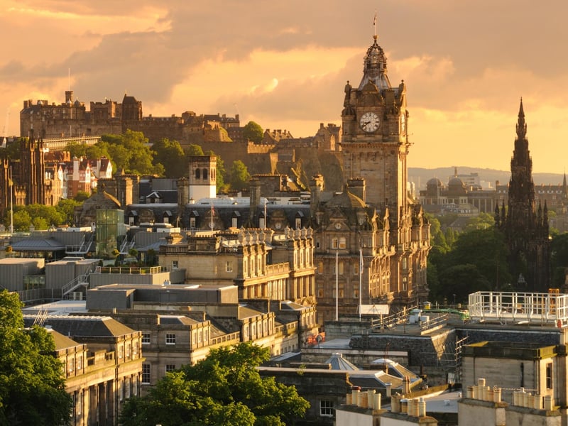 The Old and New Towns of Edinburgh, the historic capital of Scotland, gained UNESCO World Heritage status in 1996. The Old Town has retained its medieval street plan and boasts many of the city’s most famous landmarks like Edinburgh Castle or St Giles’ Cathedral (founded in the 12th century) which is where her majesty, Queen Elizabeth II, lay at rest in Scotland before being taken to England. The contrast between the Old Town with its narrow passages and the 18th century Georgian-style New Town is what gives Edinburgh its unique character.