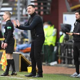 Dundee United manager Tam Courts issues instructions to his players during the 1-1 draw against Rangers at Tannadice. (Photo by Rob Casey / SNS Group)