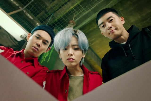 When an ex-con is released from prison, him and his two friends attempt to make their ambitious dreams for their street bar a reality. Starring Kim Da-mi, Itaewon Class have been given a whopping 84% rating on Rotten Tomatoes.