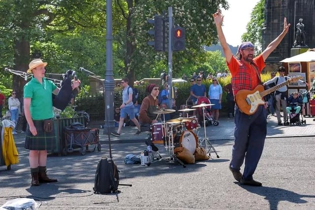 The Spinning Blowfish have called themselves a “celtic, experimental, folk, world group” from Edinburgh. The Folk Ceilidh Fusion trio bring a lot of humour to their street performances and were deemed the ‘world’s best busking band’ by RealClearLife.