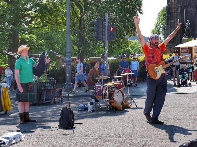 The Spinning Blowfish have called themselves a “celtic, experimental, folk, world group” from Edinburgh. The Folk Ceilidh Fusion trio bring a lot of humour to their street performances and were deemed the ‘world’s best busking band’ by RealClearLife.