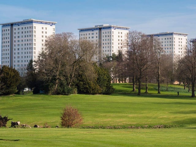 The town of Falkirk has a population of 35,590.