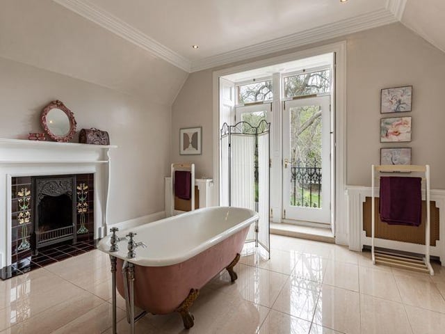 Master en-suite.
