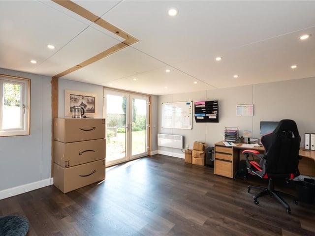 Garden room / home office.