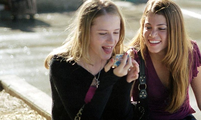 Evan Rachel Wood and Holly Hunter star in this drama drugs, theft and social misbehaviour and a parent attempts to separate the pair.