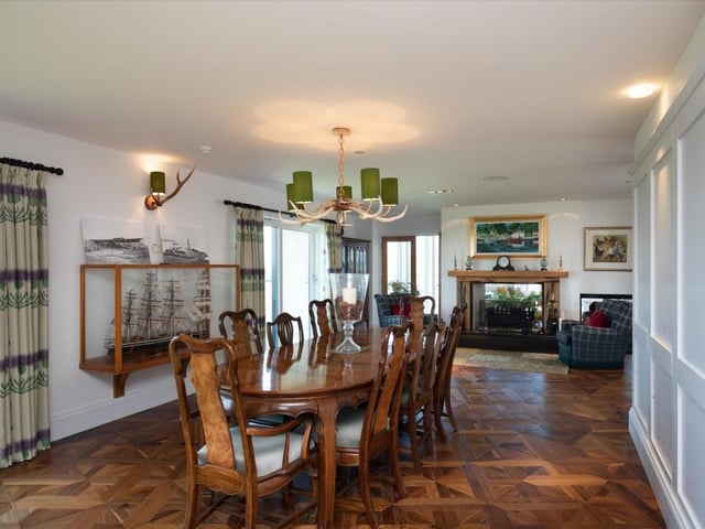 Dining room.