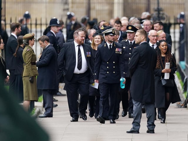 Government officials, diplomats and politicians have begun arriving at Westminster Abbey ahead of the Queen’s state funeral.