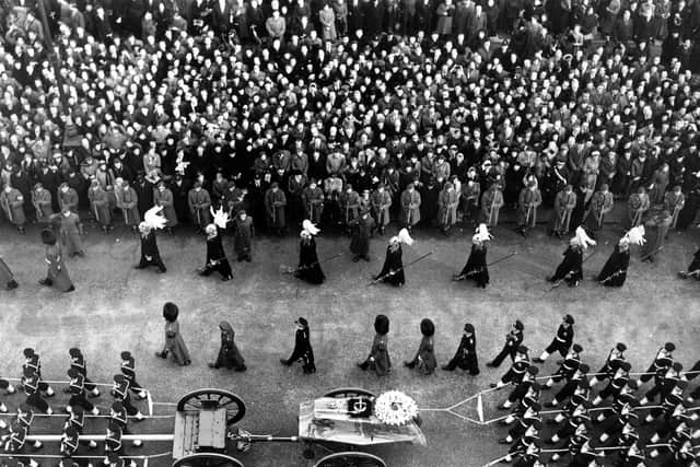 A view of the coffin of King George VI (1895 - 1952) as it passed through Piccadilly on its way to Paddington Station en route for Windsor.  (Photo by Ron Case/Keystone/Getty Images)