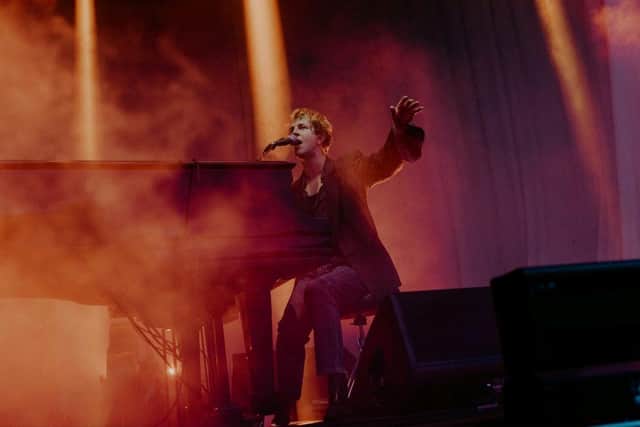 Tom Odell.