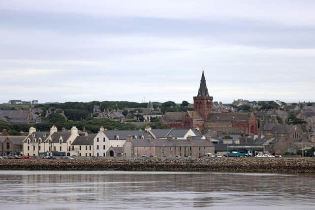 Tha iad a' fàs feargach ann an Arcaibh le suidheachadh an ionmhais. (Dealbh: Adrian Dennis/Getty Images)