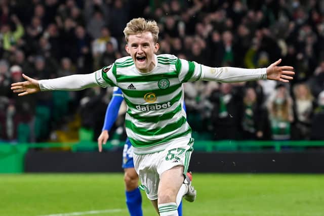 Ewan Henderson is set for a move from Celtic to Hibs.