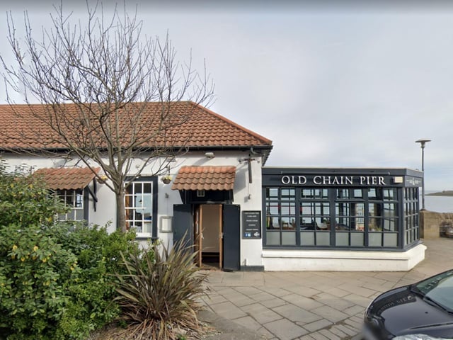 The Old Chain Pier in Trinity Crescent, Newhaven, has sweeping views of the Firth of Forth. This pub and restaurant has a menu with locally sourced fish, burgers, and more.