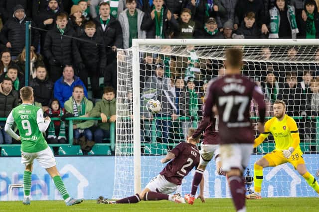 Dylan Vente missed this chance for Hibs in the 1-0 defeat by Hearts.