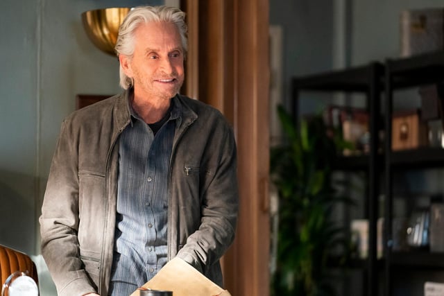 Hollywood icon Michael Douglas takes the lead role in The Kominsky Method, playing Sandy Kominsky. An ageing acting coach who refuses to put on the fire on his career.