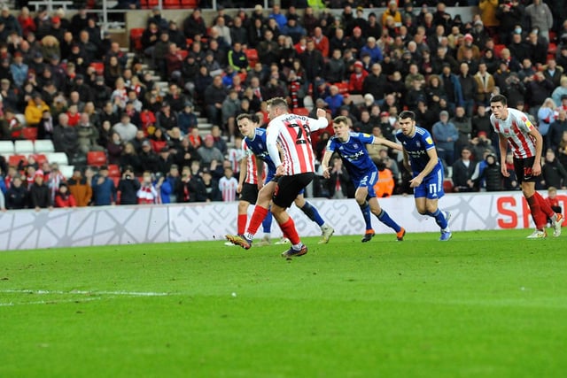 Former Premier League referee Keith Hackett believes Ipswich Town can have no complaints when it comes to the penalty decision awarded to Sunderland at the Stadium of Light on Saturday. The Black Cats were given a stoppage time spot kick and sealed the game thanks to Aiden McGeady’s conversion. It left Tractor Boys boss Paul Cook bemused but Hackett has backed the decision made by Tom Nield. “He’s [Aristote Nsiala] put that left hand out. The referee has got a great view.” Hackett continued to Football Insider: “What he’s done is stick his mit out. He’s turned his back thinking he’s going to get away with it and tried to be subtle by using his hand to deflect the ball away. It was a fair decision.” Picture by FRANK REID