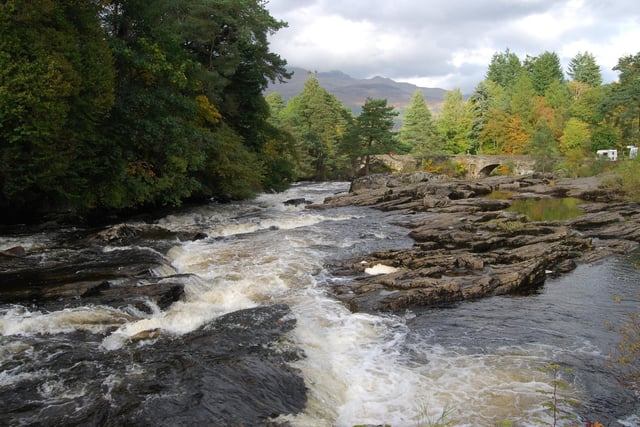 Located on the edge of the Loch Lomond and The Trossachs National Park, the pretty village of Killin is a great starting point for a walk through the forest to Ardtalnaig along the Rob Roy Way. Enjoy the lovely views over Loch Tay and make sure to take in the Falls of Dochart.