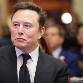 Elon Musk has called for the racist Tommy Robinson to be released from prison