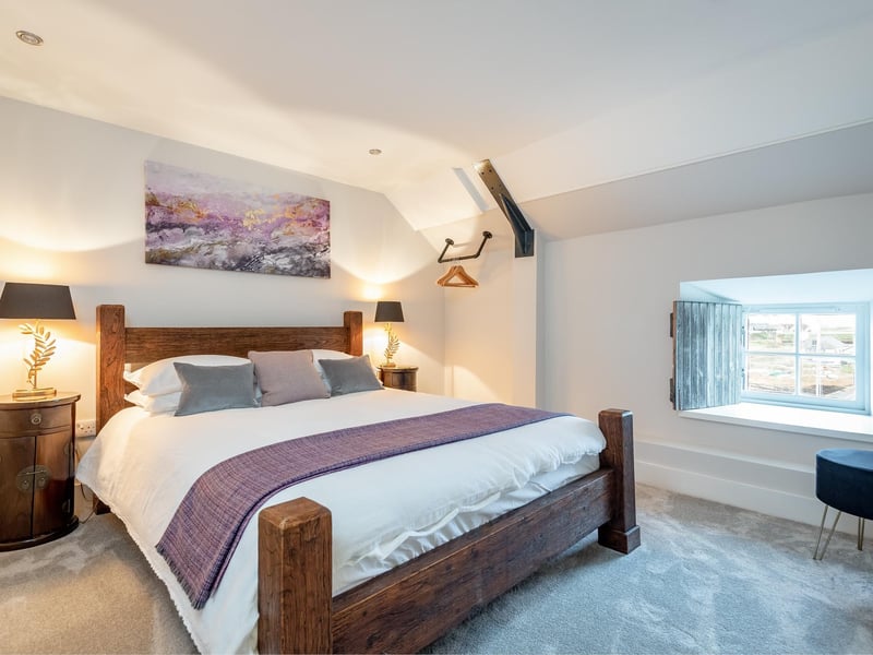 Spacious bedroom with sea view