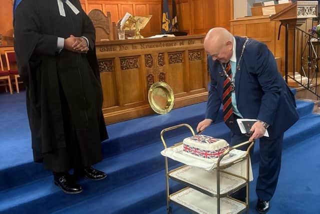 Deputy Provost Councillor Bob Burgess cutting the VE Commemoration Cake
