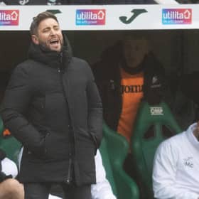 Hibs head coach Lee Johnson looks on from the sidelines at Easter Road. (Photo by Ross Parker / SNS Group)