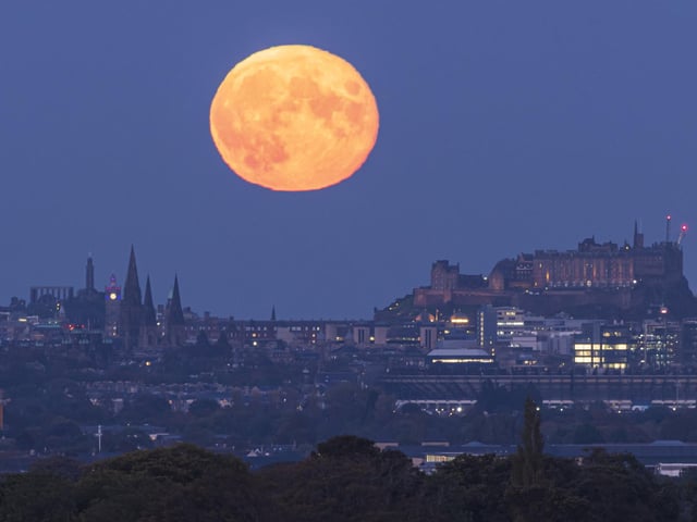 Edinburgh Castle under the Hunter's Moon.