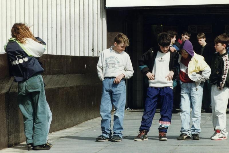 Whether it was ‘chumming’ your mate over to the bus or complaining about your teachers and how classes today were ‘well shan’, if you grew up locally back in the day then you no doubt heard a bunch of slang that’s prominent in the Edinburgh area.