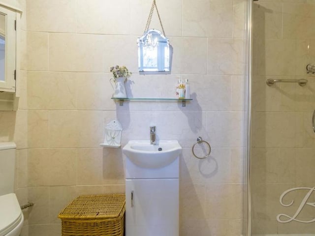 Here is the en suite to the master bedroom. It comes complete with a walk-in shower cubicle, low-flush WC and hand wash basin with storage.
