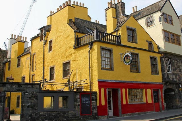 Similar to John Knox House and Moubray House further up the Royal Mile, Huntly House features overhanging gables. It was built around 1570 and has still managed to maintain its historic character. It is thought to have been named in the 17th century after the Marquis of Huntly, who stayed here for a time. The house is sometimes referred to as the ‘speaking house’ on account of Latin inscriptions displayed on its facade. Several inscriptions have been added over the centuries. Huntly House is now home to the Museum of Edinburgh.