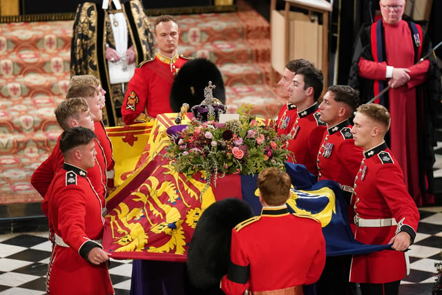 The coffin arrives for the Committal Service for Queen Elizabeth II held at St George's Chapel in Windsor Castle, Berkshire. Picture date: Monday September 19, 2022.