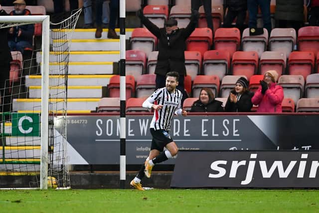 Ryan Dow celebrates making it 1-0 for Dunfermline against Hamilton. (Photo by Rob Casey / SNS Group)