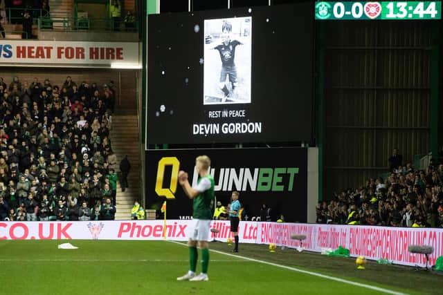 Play stopped to pay tribute to Devin Gordon. (Photo by Ross Parker / SNS Group)