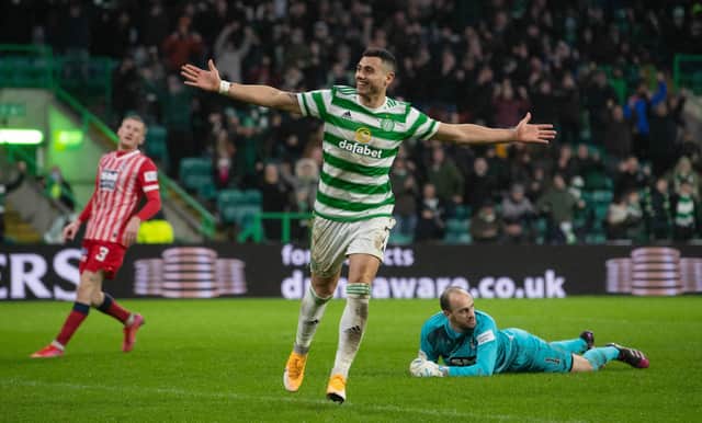 Giorgos Giakoumakis celebrates making it 2-0 to Celtic. (Photo by Craig Foy / SNS Group)