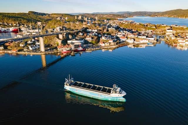 Bhon an dùthaich anns a bheil iad stèidhichte, Nirribhigh, tha Yara Eadar-nàiseanta an urra ris a’ mhòr-chuid de thodhar ceimigeach a thathast a’ cleachdadh agus na prìsean air èirigh a thrì uimhir ri linn suidheachadh na Ruis. (Dealbh: Knut Brevik Andersen.)