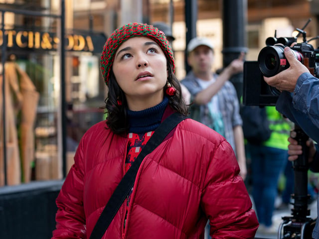 A Christmas romance proves opposites attract in 100% rated Netflix series Dash and Lily.