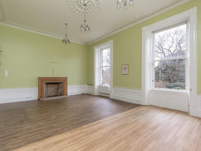 Reception room.
