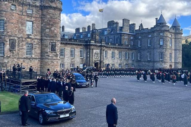 The procession of the Queen’s coffin from the Palace of Holyroodhouse to St Giles’ Cathedral has begun.