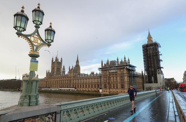 The report praised the devolution of welfare but called for better relations to improve benefit take-up.