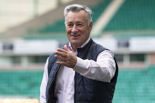 Hibs chairman Ron Gordon has died at the age of 68.