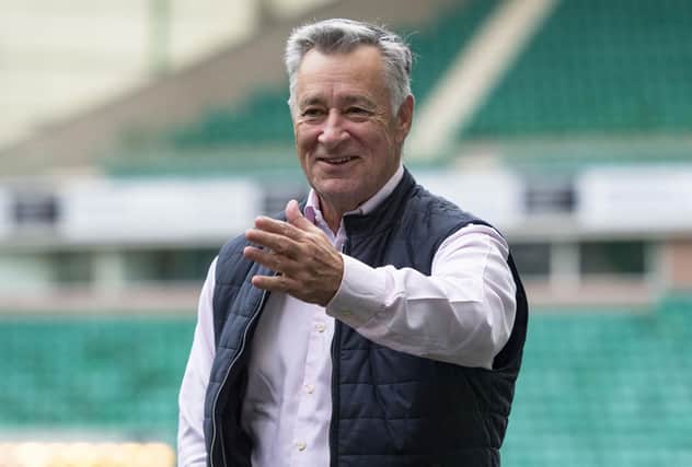 Hibs chairman Ron Gordon has died at the age of 68.