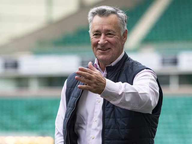 Hibs chairman Ron Gordon has died at the age of 68.