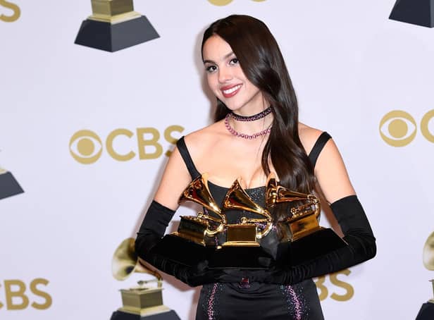 US singer Olivia Rodrigo poses with her various awards during the 64th Annual Grammy Awards. Photo: Patrick T. FALLON / AFP via Getty Images.