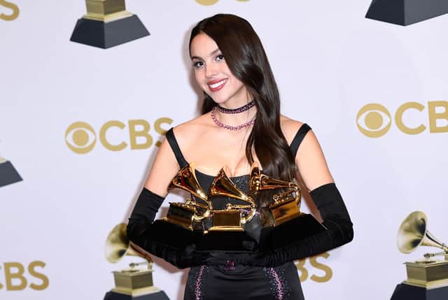 US singer Olivia Rodrigo poses with her various awards during the 64th Annual Grammy Awards. Photo: Patrick T. FALLON / AFP via Getty Images.