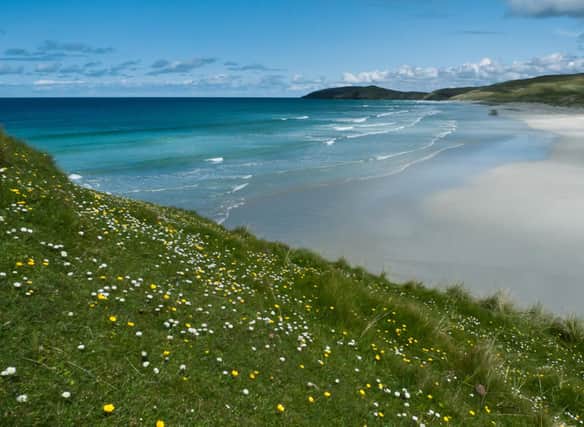 Barra is the most southerly of the inhabited islands in Scotland’s spectacular Outer Hebrides. The island is very often called “Barra-bados” or “Barra-dise” because of the tropical-looking white sandy beaches and turquoise waters.