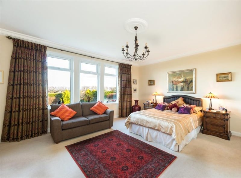 Principal bedroom.