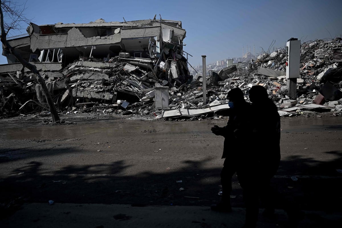 Turkey arrests building contractors six days after earthquakes as death toll rises