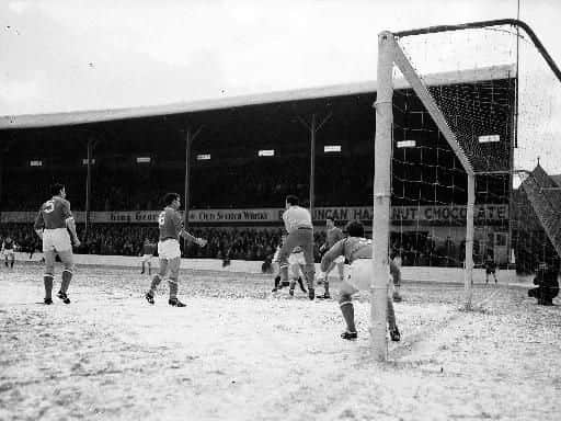 Clyde goalkeeper Tommy McCulloch proves a safe pair of hands during a chilly day at Easter Road
