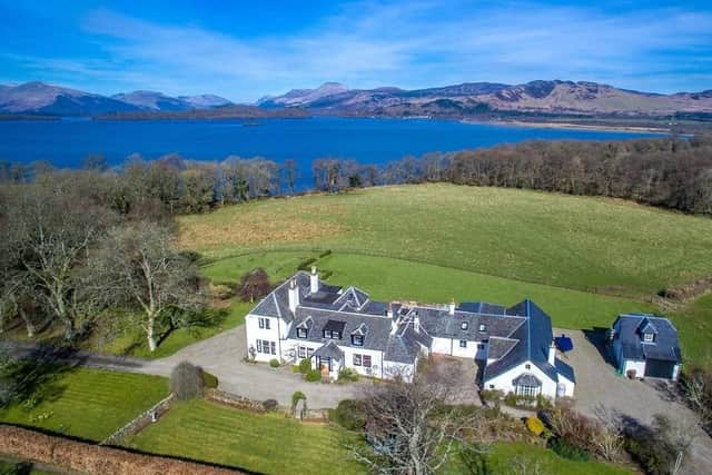 Gartochraggen is located in a unique waterside position on the south-eastern side of Loch Lomond.
