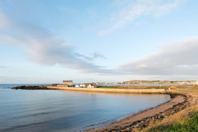 Near Earlferry, this sheltered Scottish beach has a lot of handy facilities.