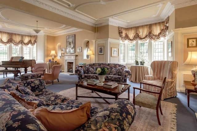 There is ample room for lots of seating in the sitting room.